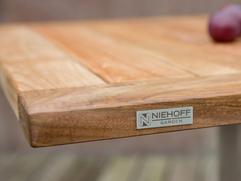 Niehoff Bistro Tisch quadratisch 68x68cm, Teak gelt